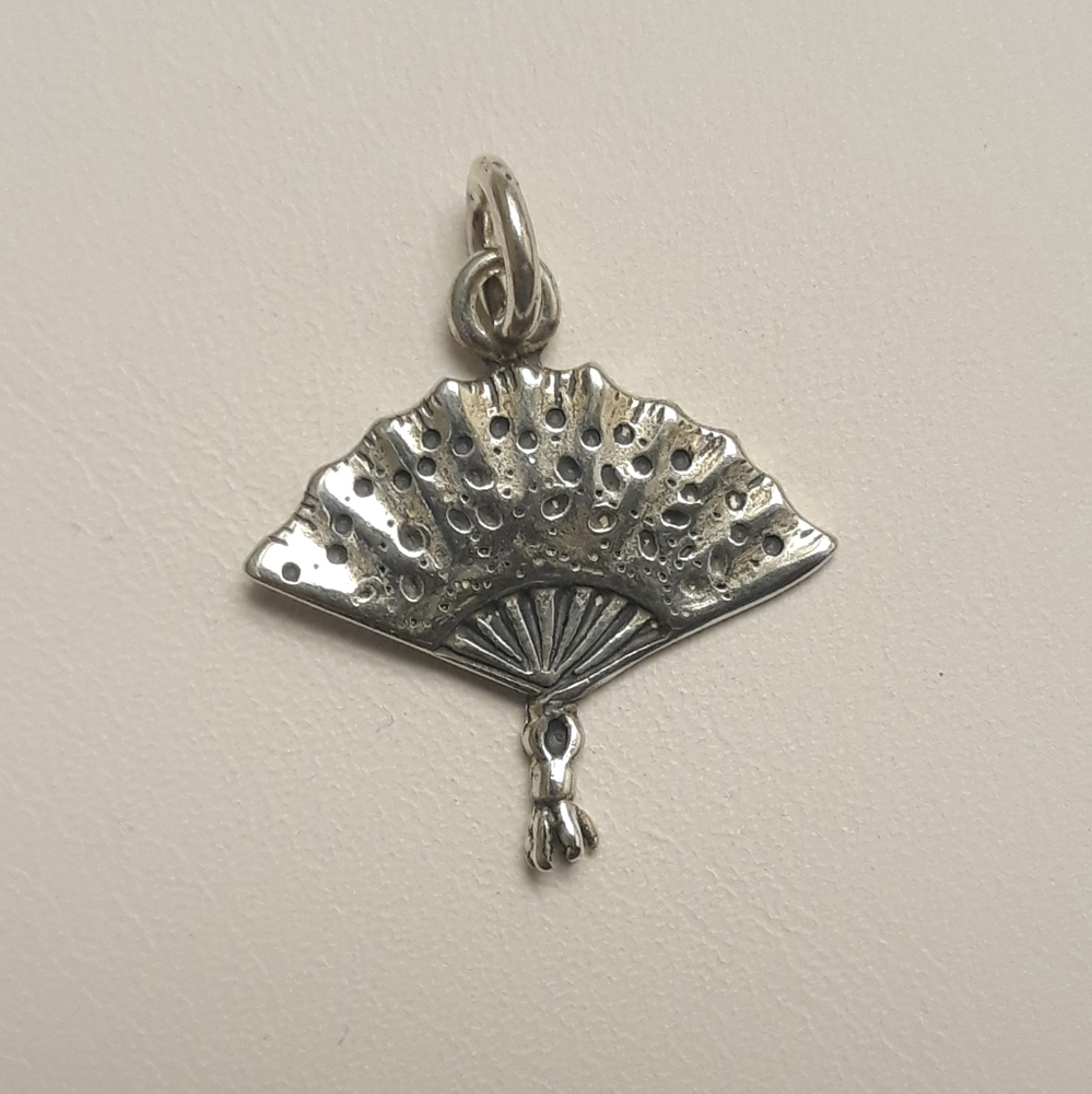 *BRAND NEW* Sterling silver victorian fan charm